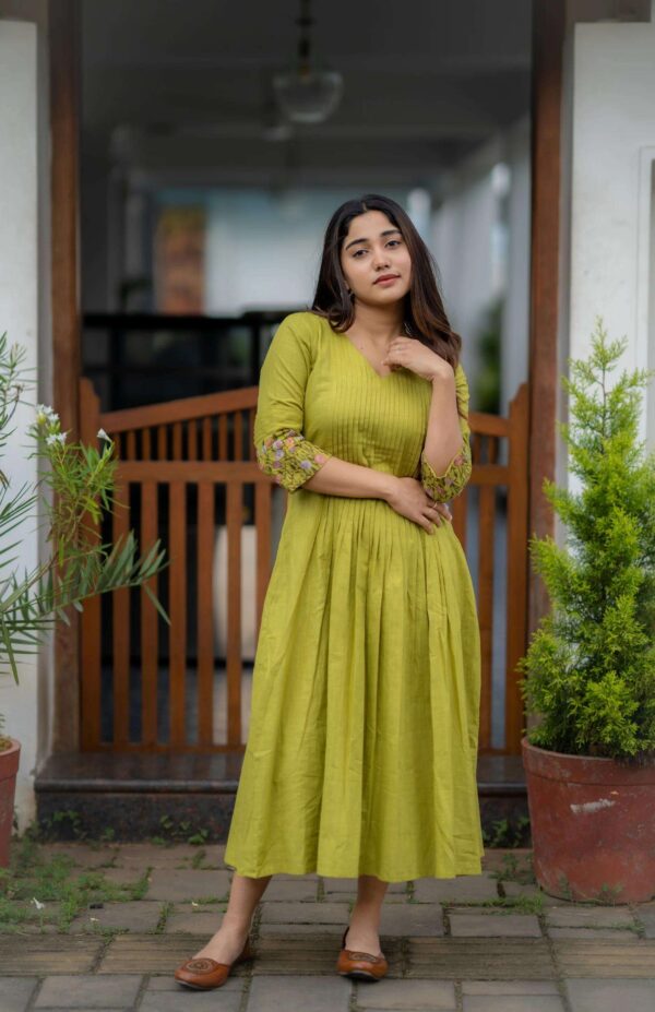 Everyday Glam ? Women?s Embroidered Cotton Kurta Set, Medium (M) - Image 2